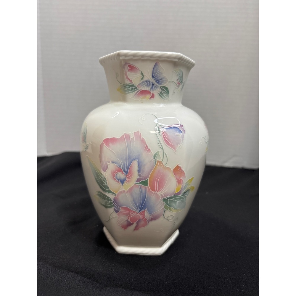 Aynsley Little Sweetheart Floral Vase, Fine English Bone China, Made in England